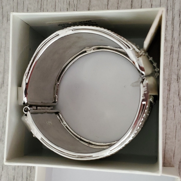 Amrita Singh Bangle - Picture 4 of 9